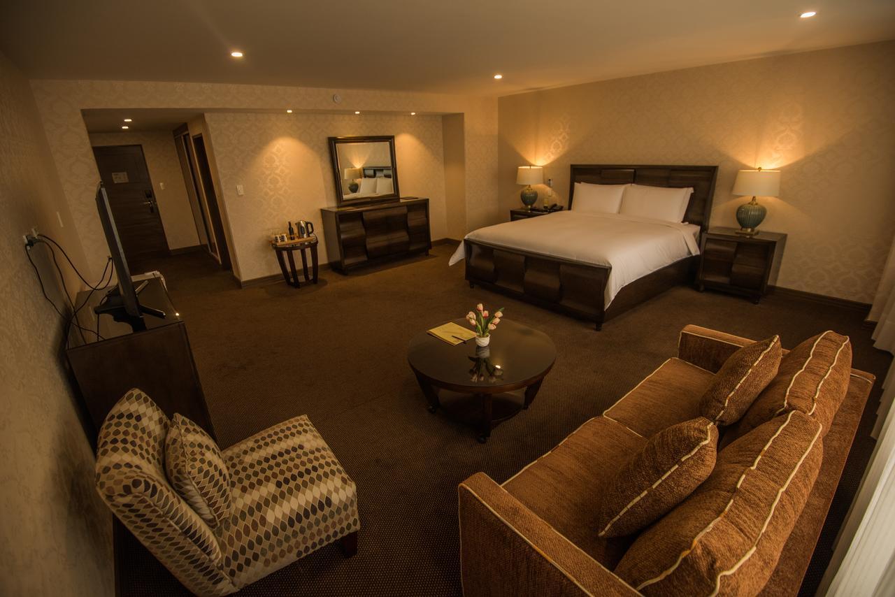 סוקרה Roles Hotel מראה חיצוני תמונה